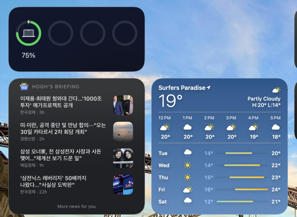 맥북 상단 메뉴바의 시간 부분을 클릭하여 위젯과 알림 센터를 화면 오른쪽에 띄운 모습