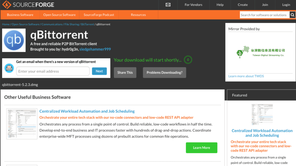 맥북 화면에서 qBittorrent 공식 홈페이지 다운로드 페이지를 열어 macOS 버전을 확인하는 장면, 설치 파일 다운로드 목적
